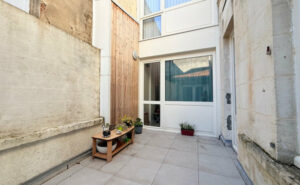 Cour Location appartement 4 pièces 75 m² Rochefort