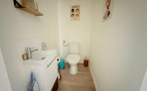 toilettes Location appartement 4 pièces 75 m² Rochefort